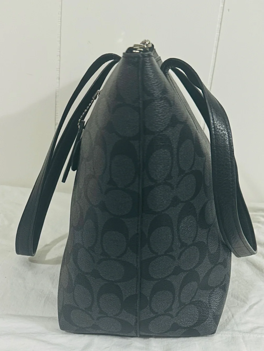 Coach NYC Skyline Limited Edition Signature City Zip Tote Black Leather